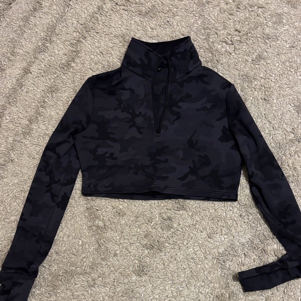 P’Tula Black Camouflage Women's Crop sweater size Medium